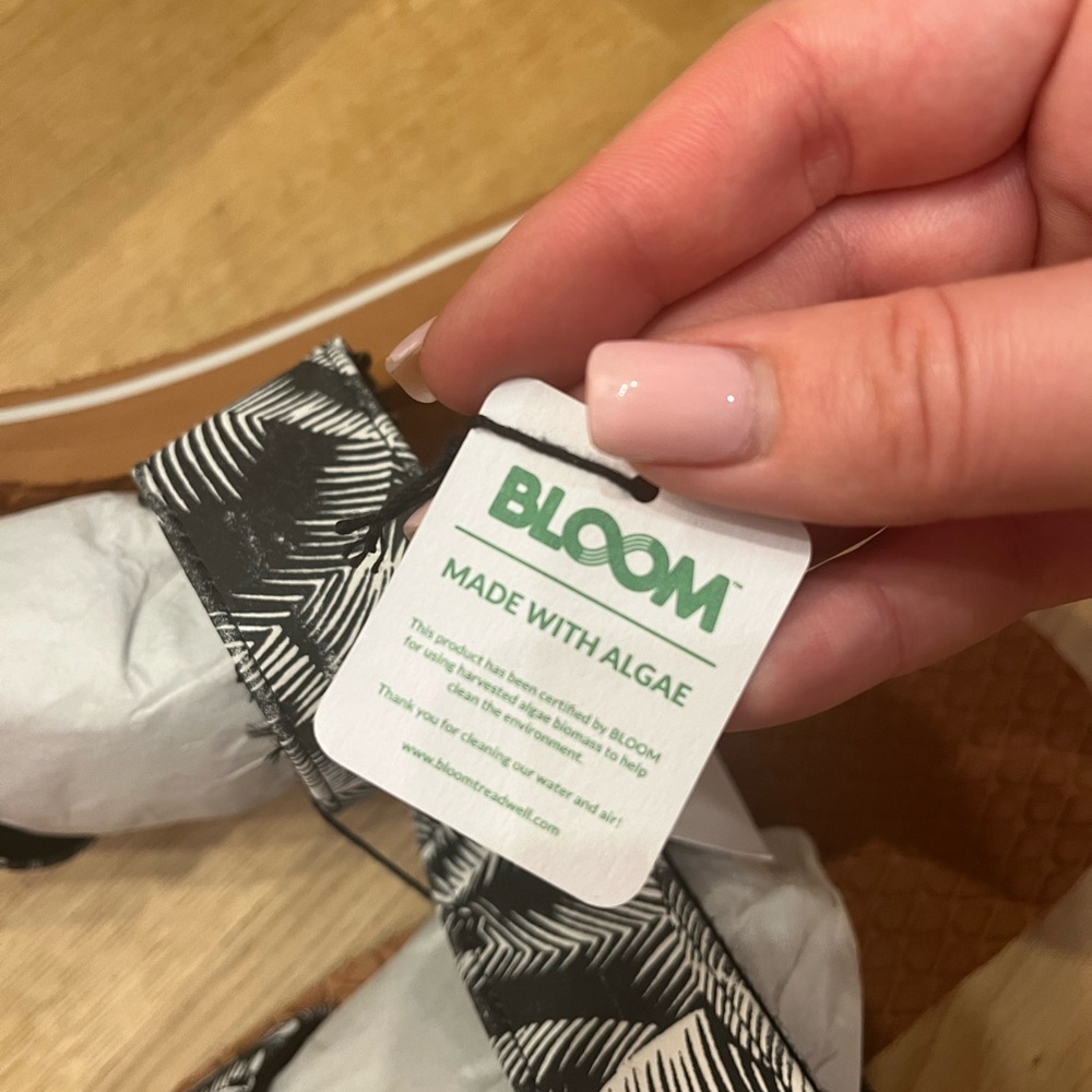 Volcom Palm Leaf Eco Recliner Sandals - Black and White - Picture 7 of 8
